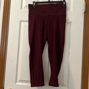 Old navy elevate legging with built in sculpt. Size M. Crop length